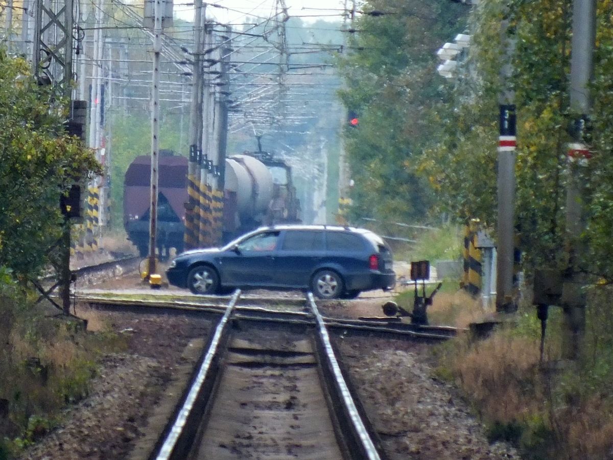 V d�lce je nejasn� vid�t �ehli�ka ...