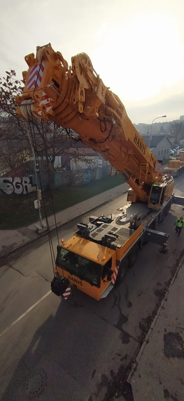 Demolice st�edn� ��sti mostu Barto�kova 1.12.2019