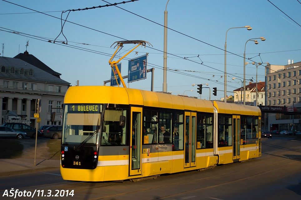 Inka č. 361 jede vstříc k mostu U Jána. 11.