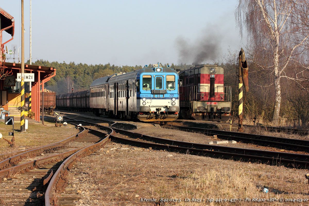 842 013-5 s Os 8125 a okolo proj�d�j�c� Pn 88402
