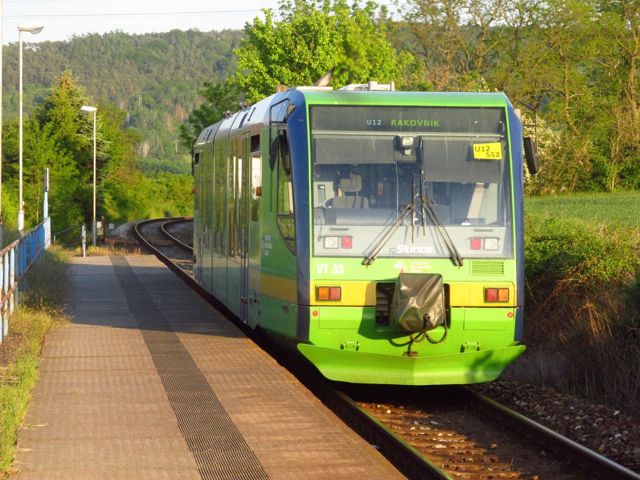 Regiosprinter na spoji z Mostu do Rakovnka odjd ze zast. Touchovice u Loun (6/2021)