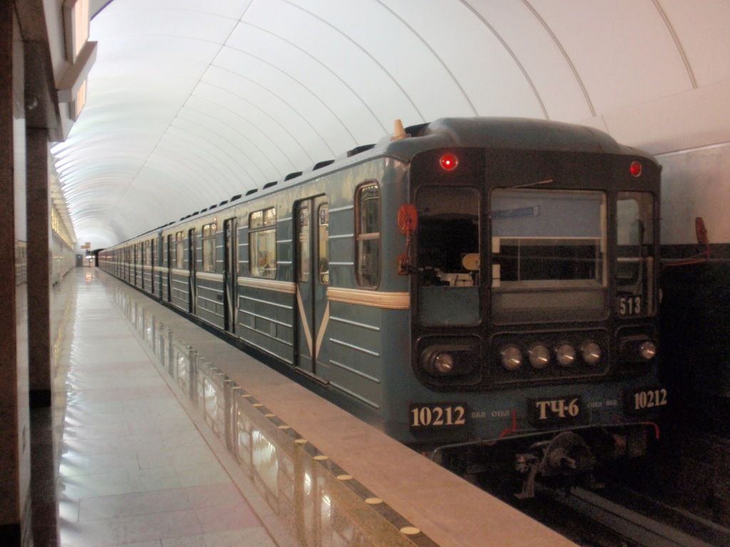 souprava 81-54 ve stanici Zvenigorodskaya