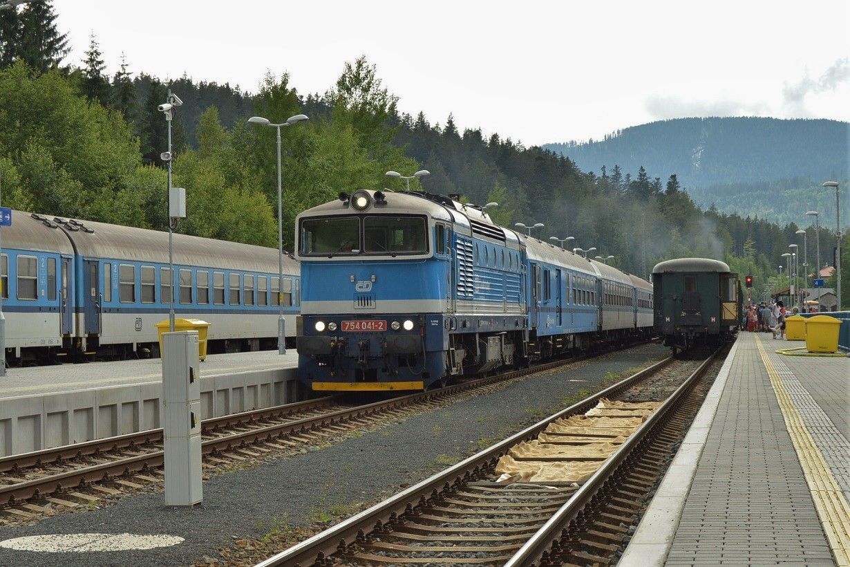 754 041 Sp 1965 ve stanici elezn Ruda Albtn 02.07.2016