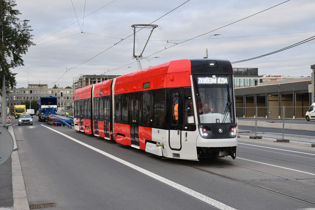 Tramvaj Škoda 41T pro město Bonn. Plzeň, Slovanská alej, 04.10.2022