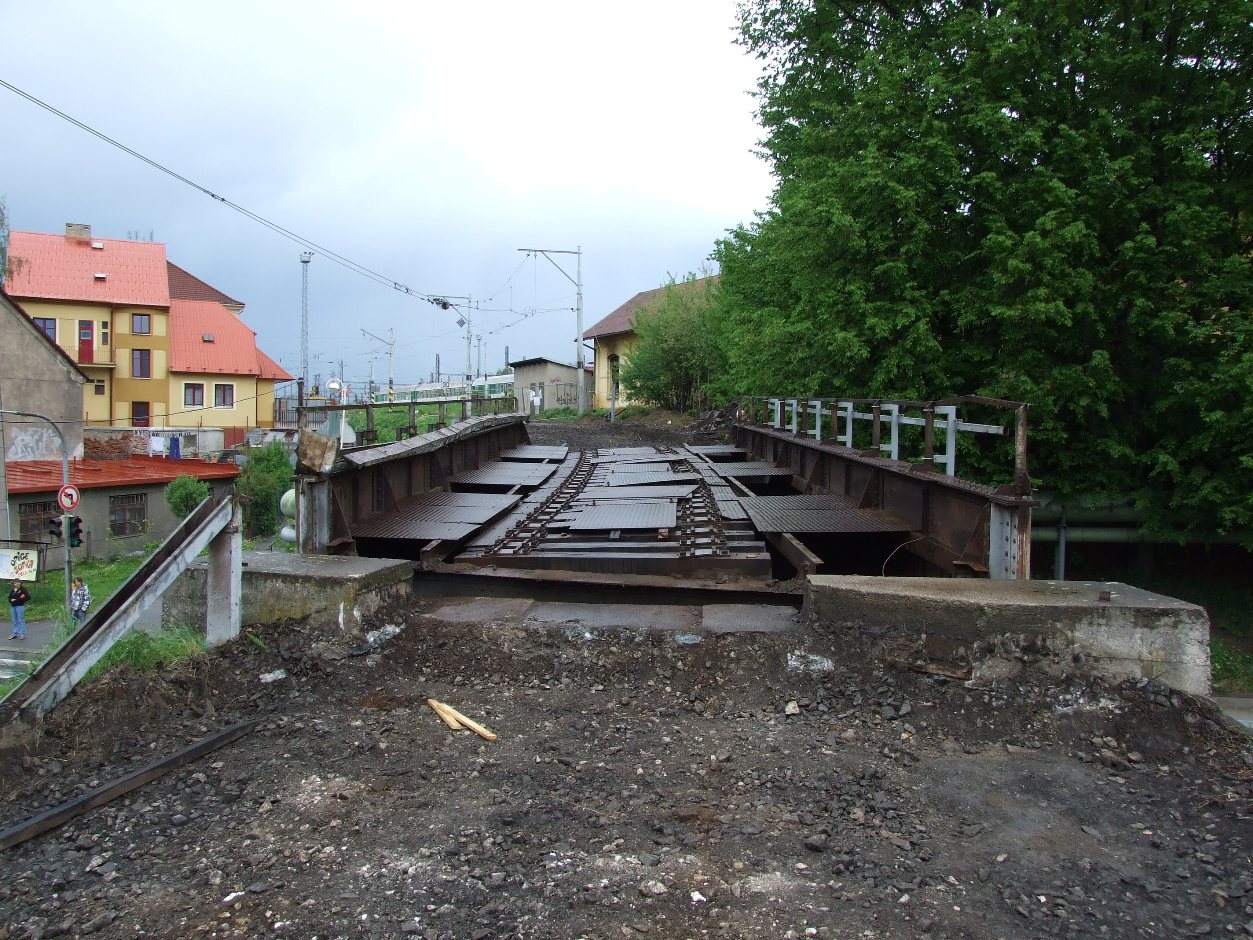 Pohled sm�rem k n�dra��, stav 5.5.