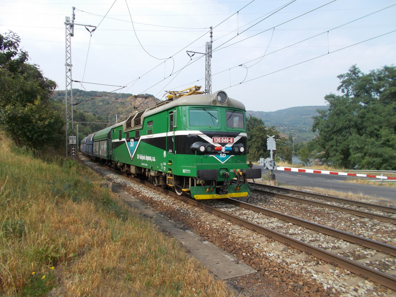 130 046-6 mezi Prackovicemi nad Labem a Dolnmi Zlezly dne  16.8.2015