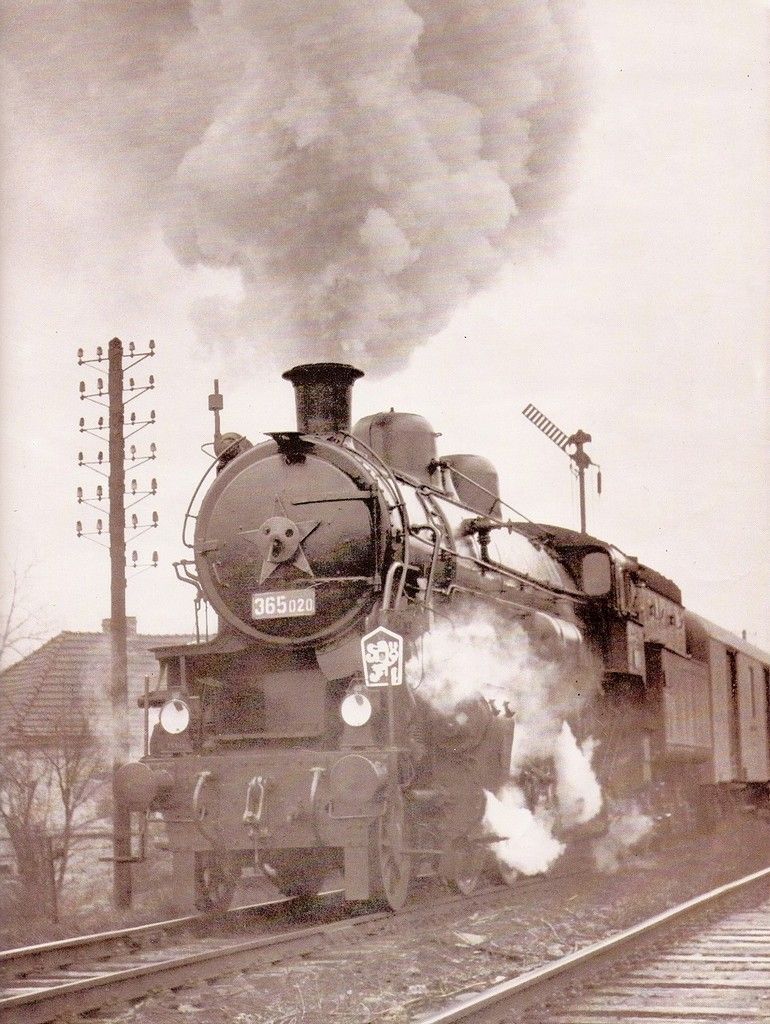 365 020 v roce 1968 p�i rozjezdu ze zst�vky Dolany - Os 1303