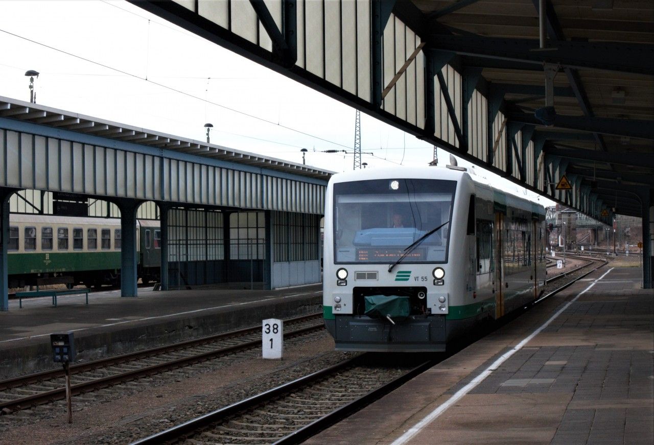 ...a v N�mecku je nahradila �ada 650. Jezd� a� na kone�nou v centru m�sta.