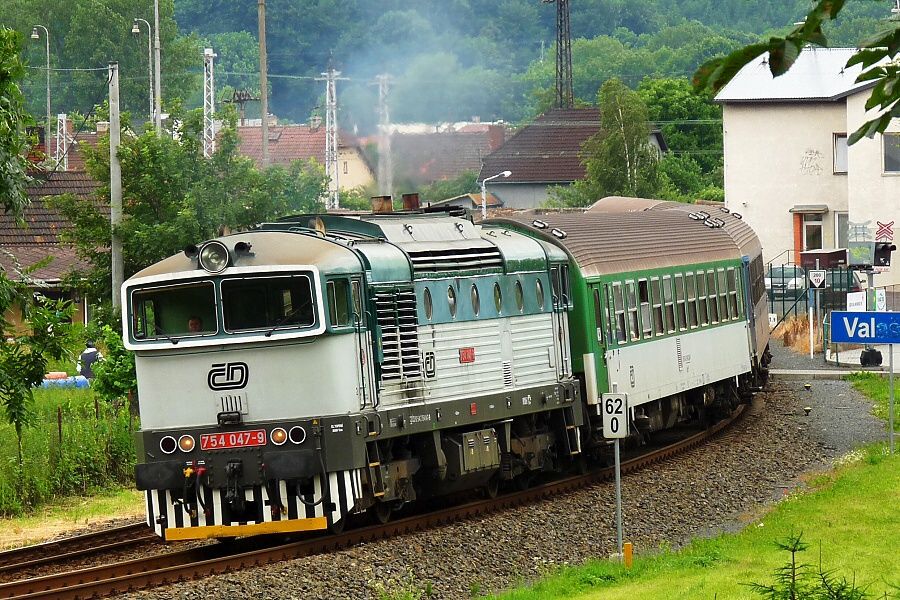 754 047-9, Vala�sk� Mezi����, 22.6.2010, foto: Dobi� Ji��