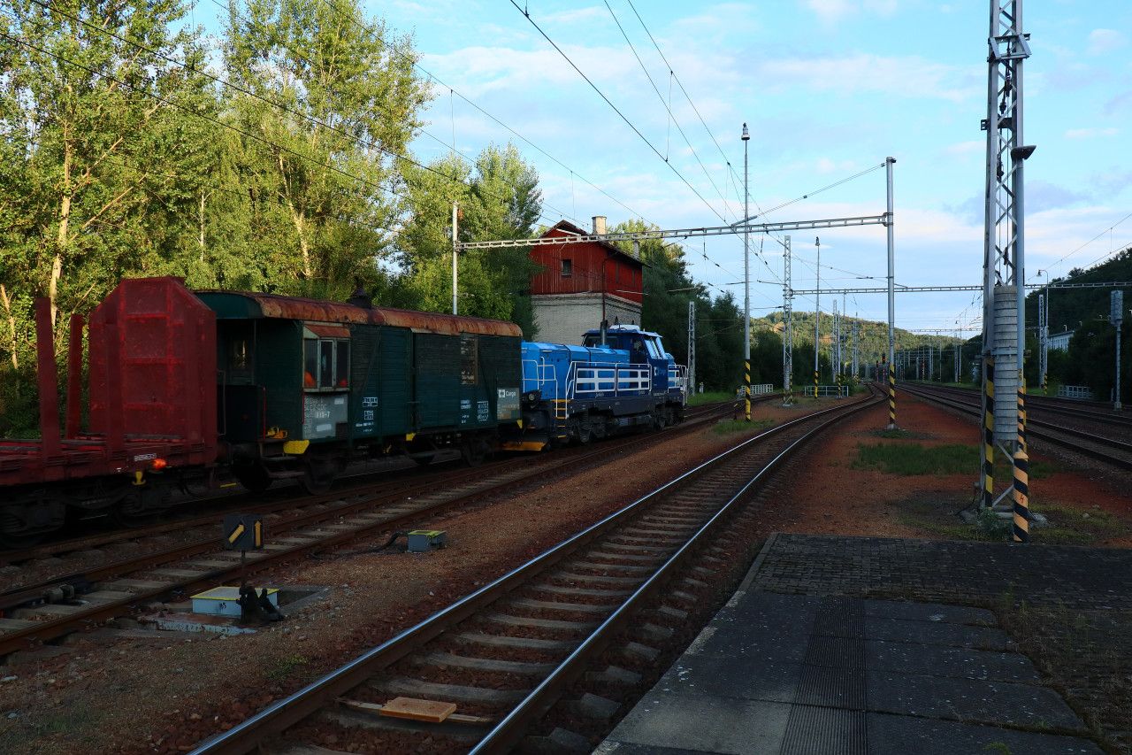 Lokomotiva 744.114 s vlakem Mn 82320 (Brno Malomice - Velk Opatovice) stoj ve Skalici nad Sv.