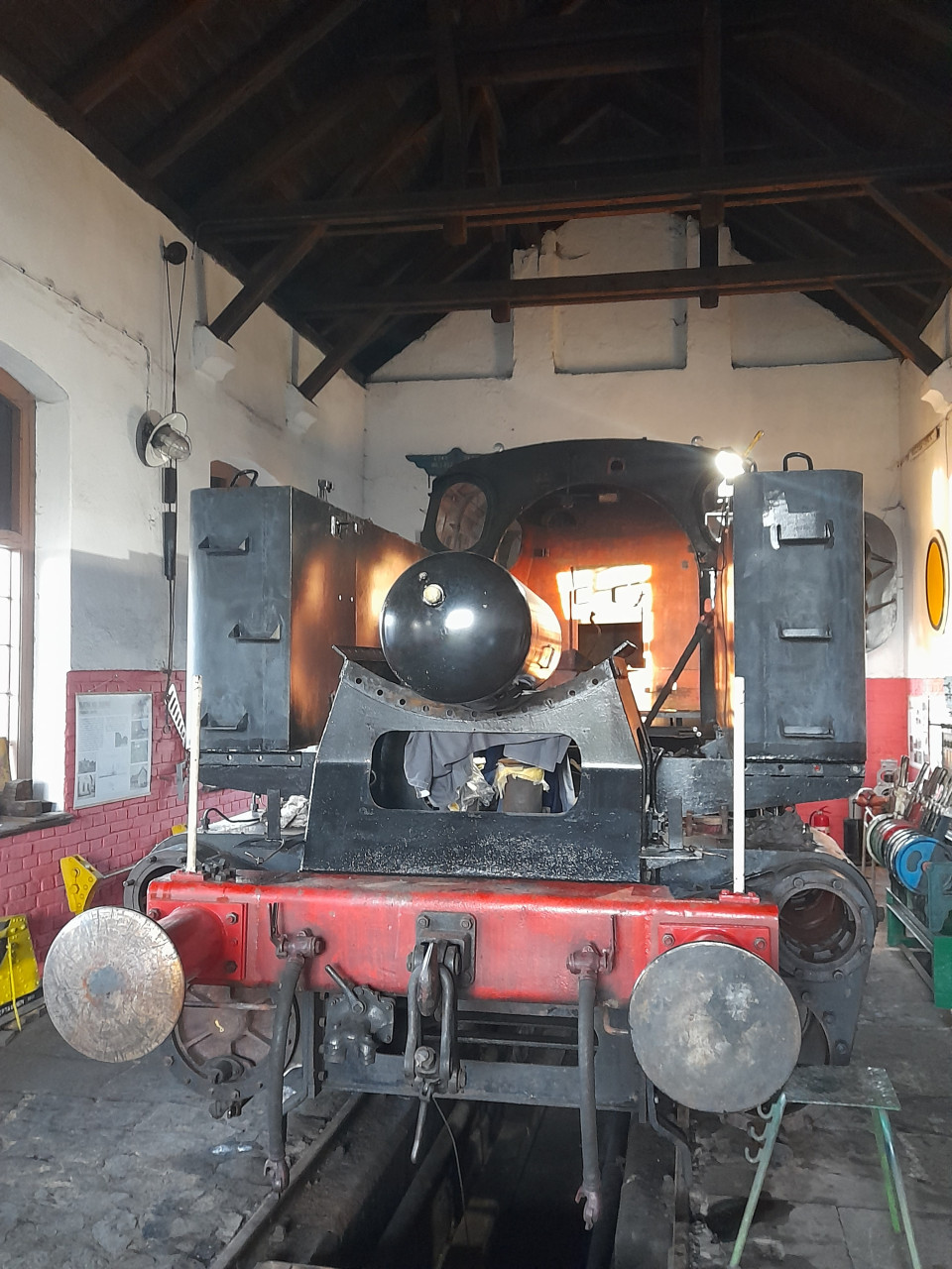 Pojezd 328.011 �ek� v Muzeu lok�lky Rokytnice v Orl.h. na n�vrat kotle.