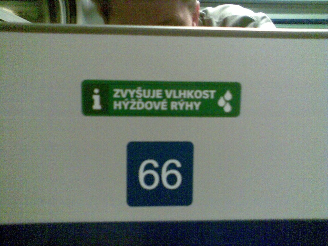 napis v kupe nad sedackou pri okne