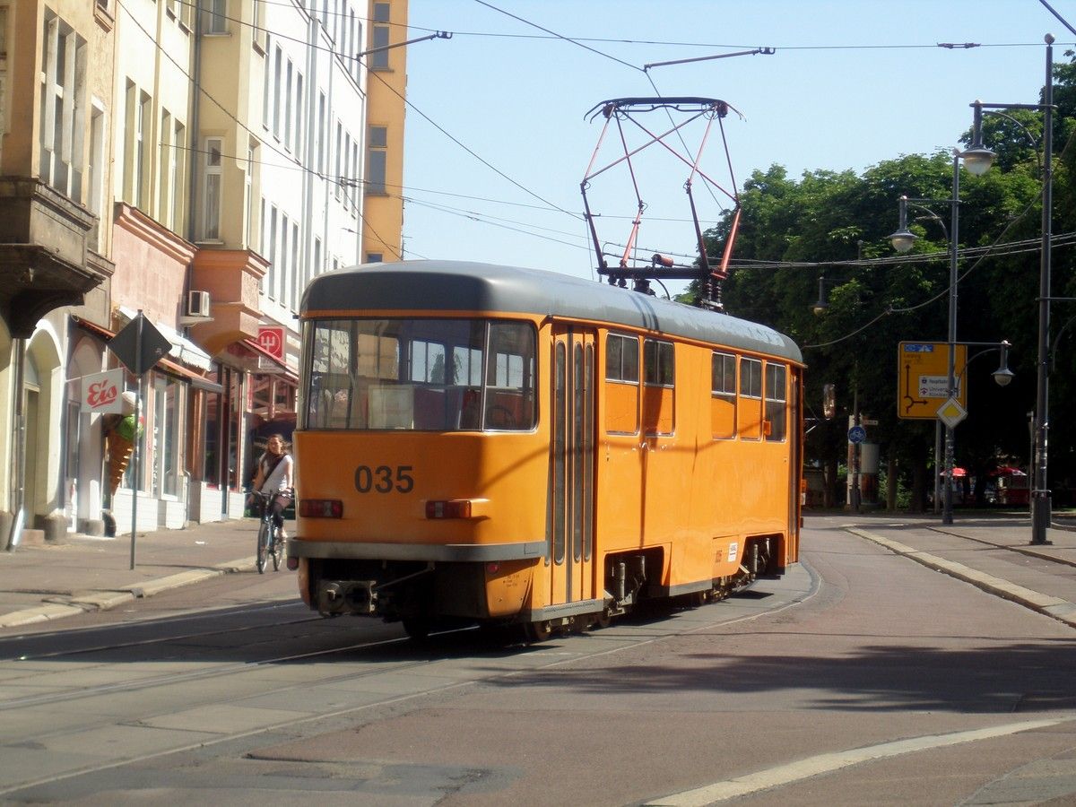 Slu�ebn� v�z 035 p�ebudovan� z T4D 1180 v roce 2000