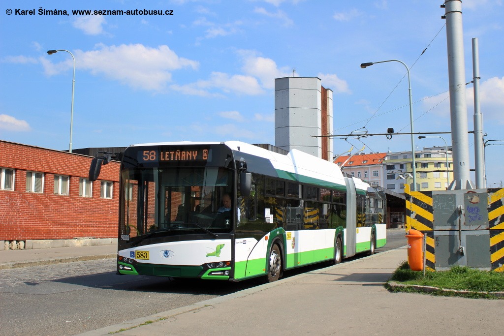 Trolejbus 27Tr . 583 u nabjec stanice na prask Palmovce. (fofo Karel imna - SA)