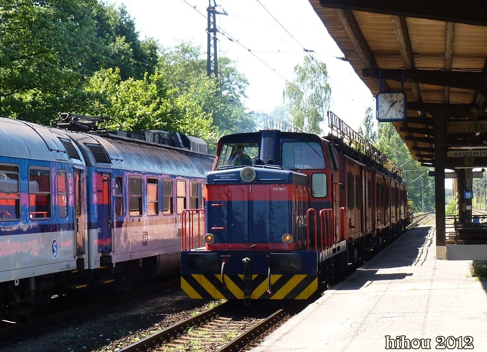 710.790 s pracovn� soupravou
