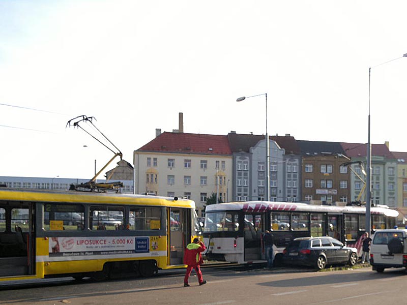 Stet auta s tramvaj u CAN