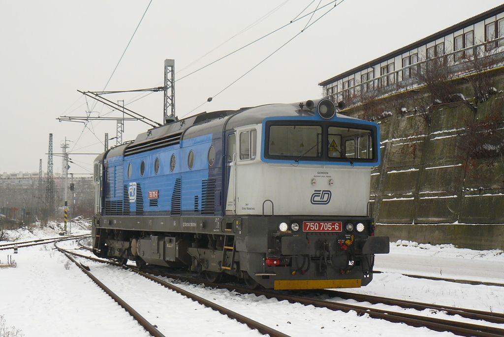 750 705-6 Praha-Vrovice(23.1.2013,foto-Ale Krka)