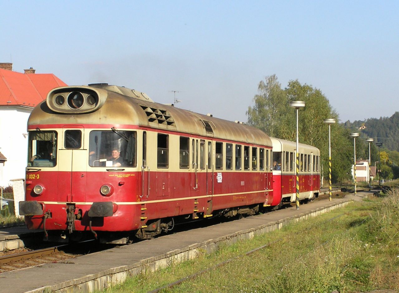 851 032 se Sp 1618 proj�d� �st. Samechov