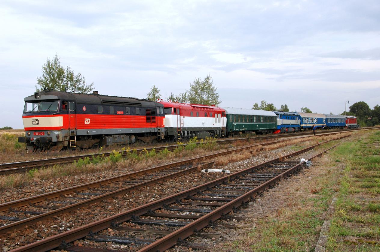 749.121 + T478.1001 + T478.1002 a T478.1201 - konvoj do Lu�n� u Rak. - Jene� - 13.9.2013.