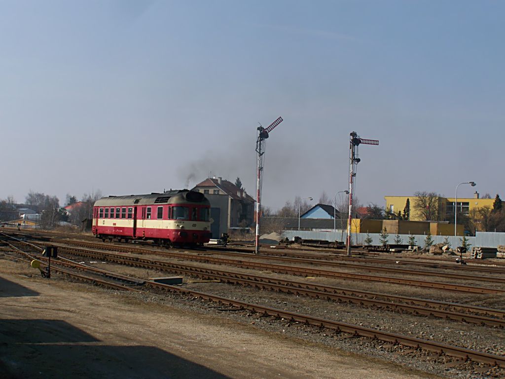 850 030 na Os 24807 odj�d� z Moravsk�ch Bud�jovic 15.3.2011(foto Pavel Valenta)