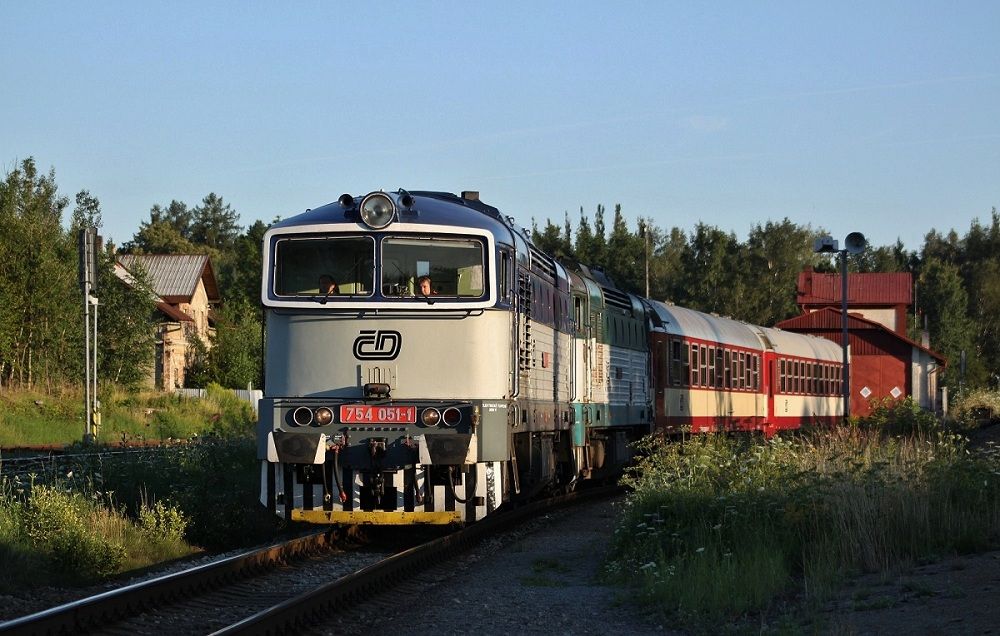 754 051-1 a 750 118-2