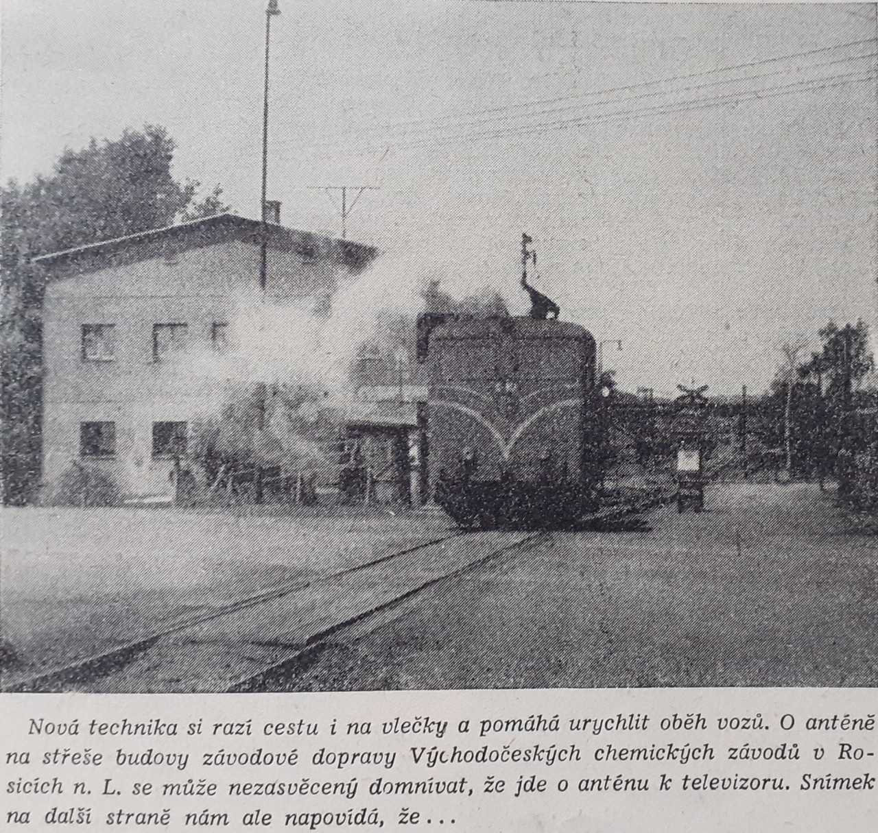 Vlekov pejezd v Semtn s neznmou lokomotivou - elezni 10/1959