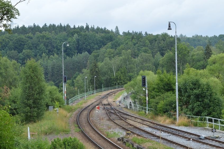 Na viaduktu u� kone�n� nerostou stromy :D