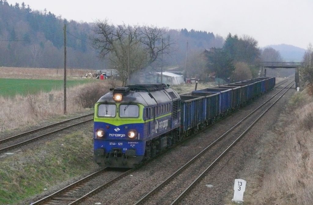 Scinawka Srednia : ST44-1211 s nkladnm vlakem do Nowe Rudy Slupce 