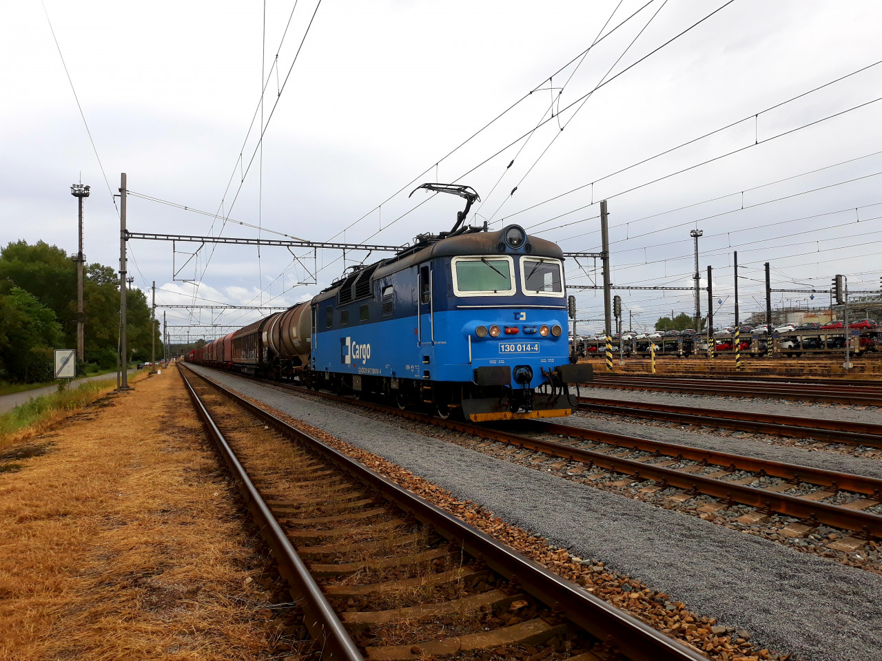 Nkladn vlak v ele s Hrbatou 130.014 pijd do ST. Koln. (29.8.2020)