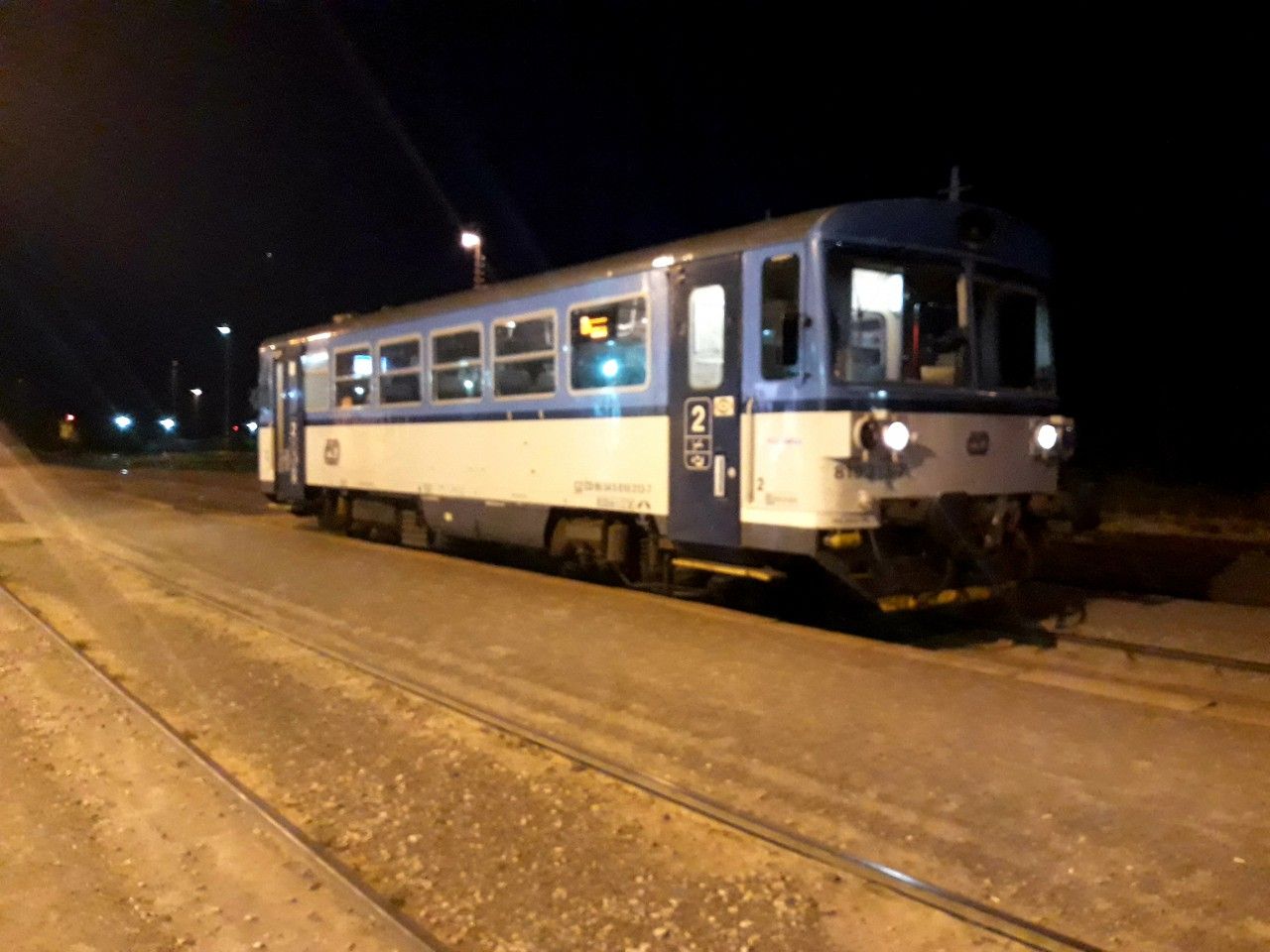Motorov vz 810.313 ek jako Os 19716 na odjezd ze stanice Kladno. (8.6.2019)