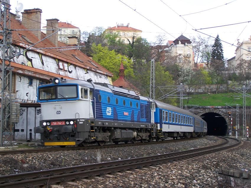 750 702 - R 1244 - Praha Nusle - 9.4.2011.