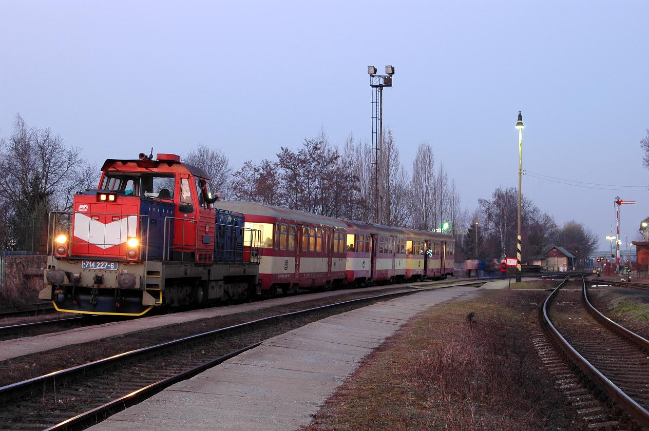 714.227 - Sp. 1879 - Praha Ruzyn - 14.4.2014.