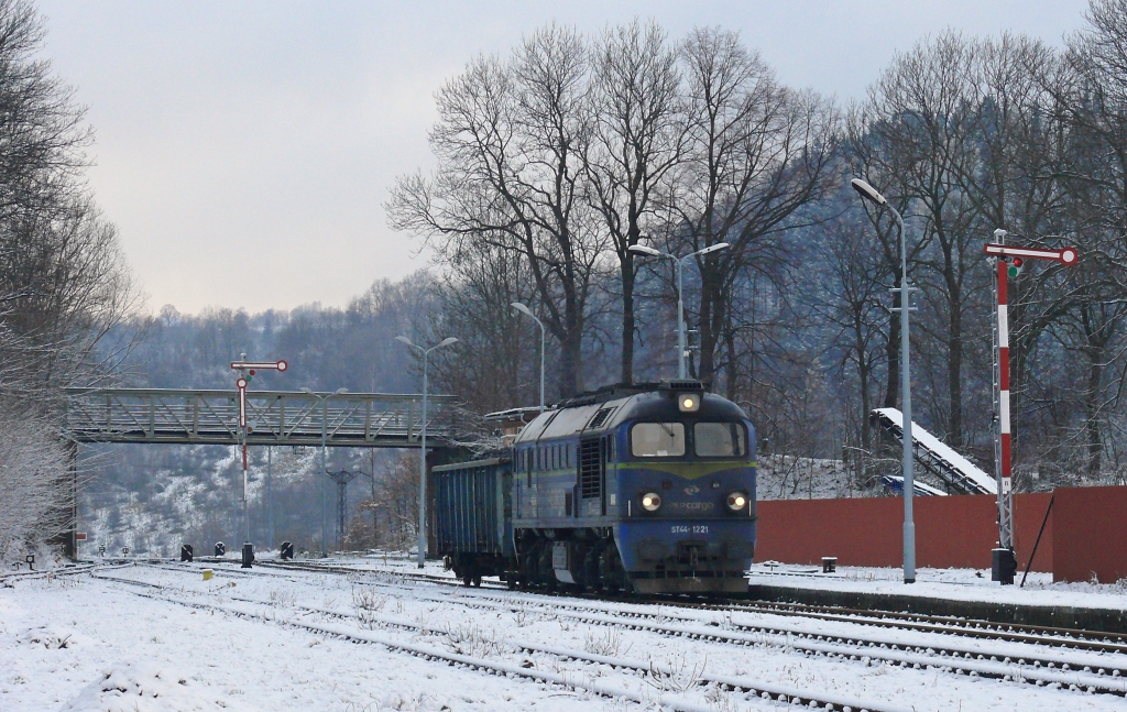 Nowa Ruda : ST44-1221 vjd s vlakem od Scinawky Srednie