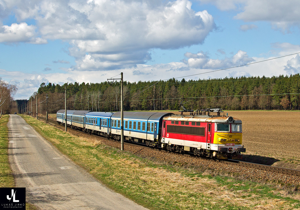 242.239, R 637 Ro�mberk, Vesel� nad Lu�nic� - Do�ov, 10.4.2022