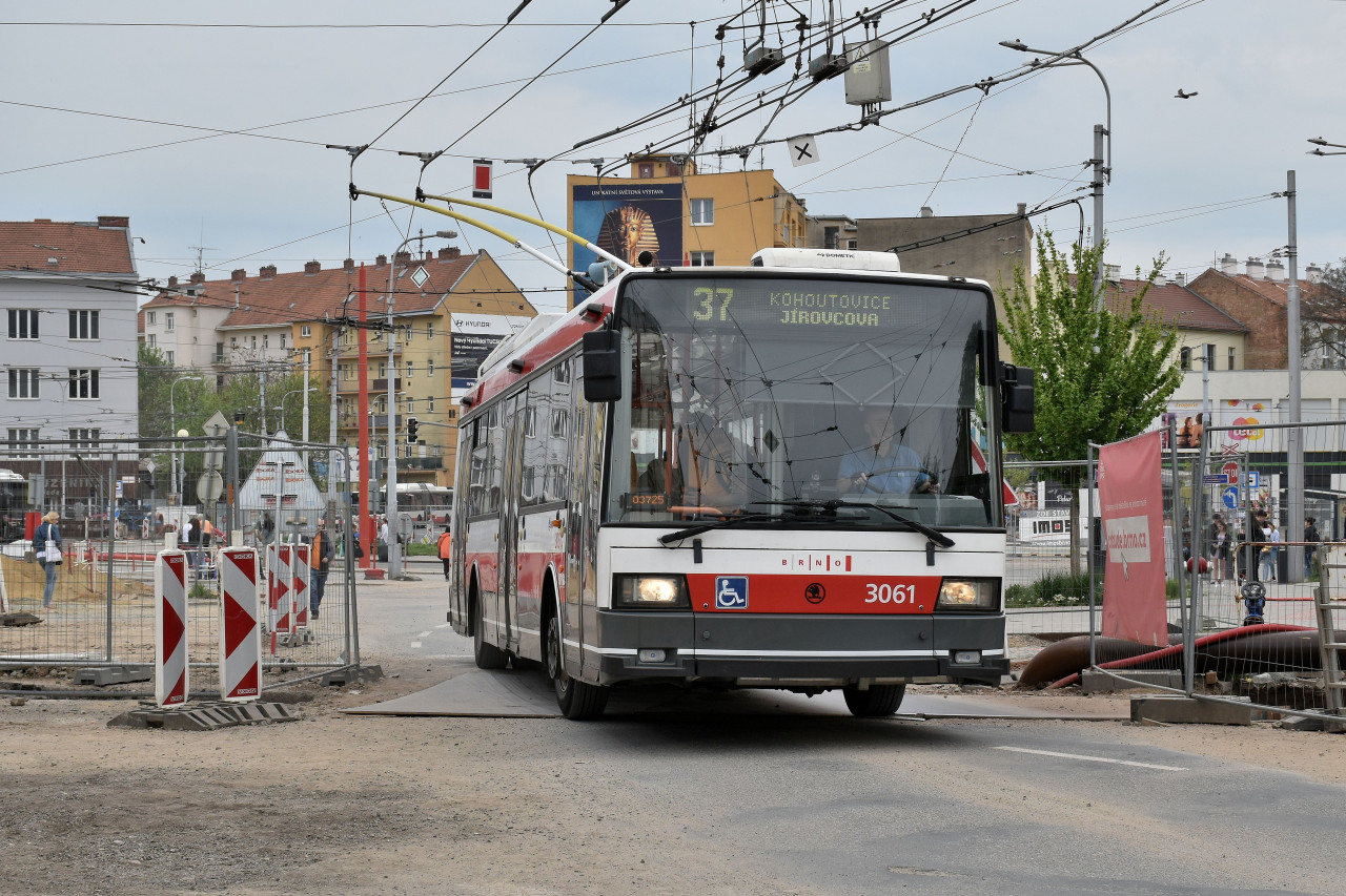 Situace na Mendlově náměstí 6. 5. 2022 s vozem 3061.