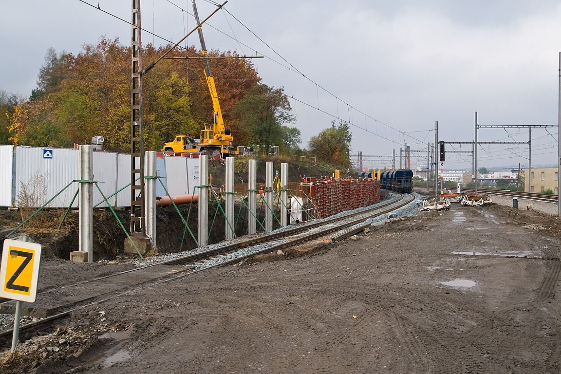 U podchodu Mezitra�ov� - U Elektry.