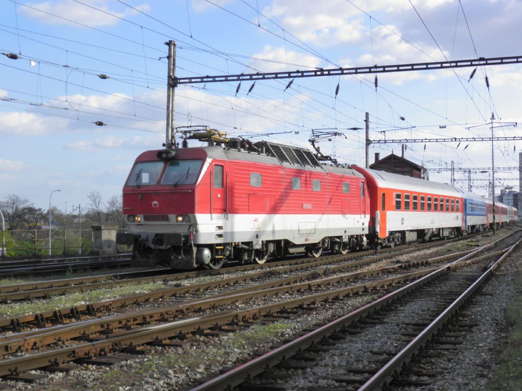 350 016 na EC Slovan