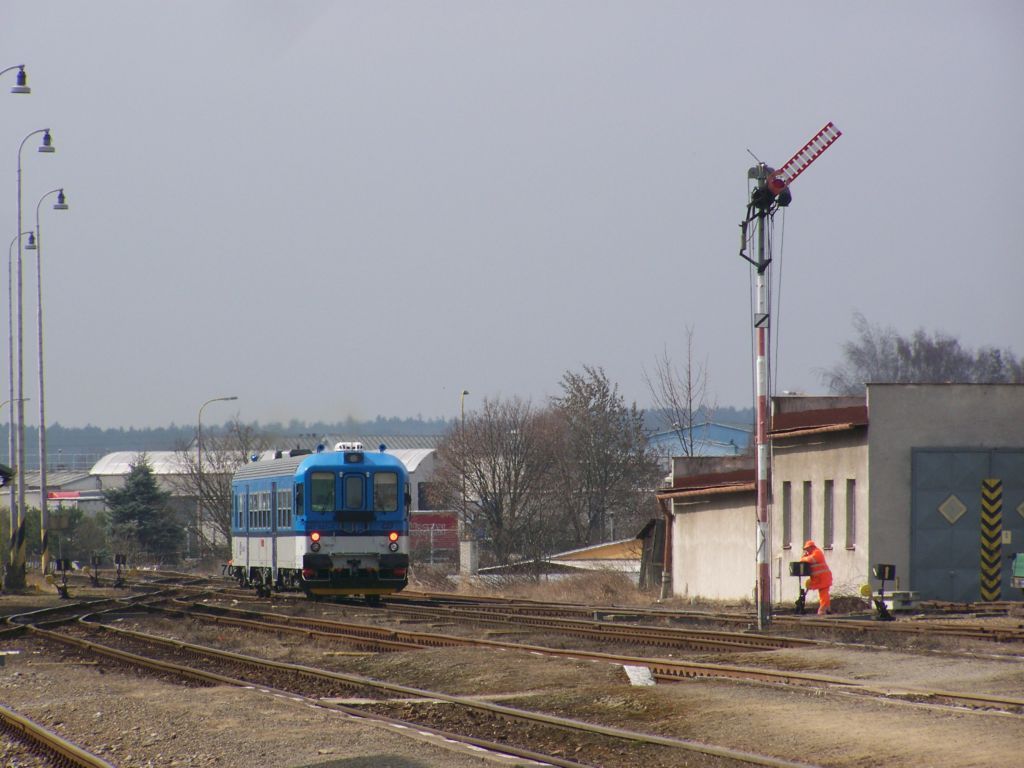 Odjezd 842 037-4 na Os 24 807 z Moravskch Budjovic 19.3.2012