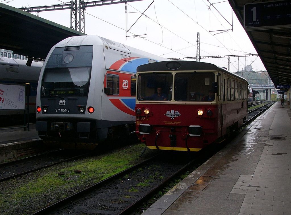 M 152.0517 Os 7771, 971 051 Os 8607 Praha-Masarykovo (17. 10. 2013)