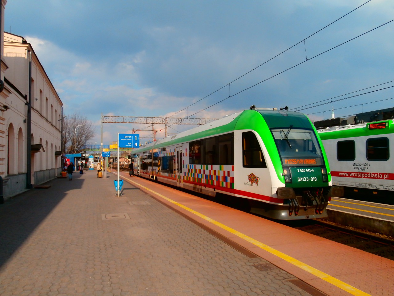 Vlak do Kaunasu je pistaven k ndran budov