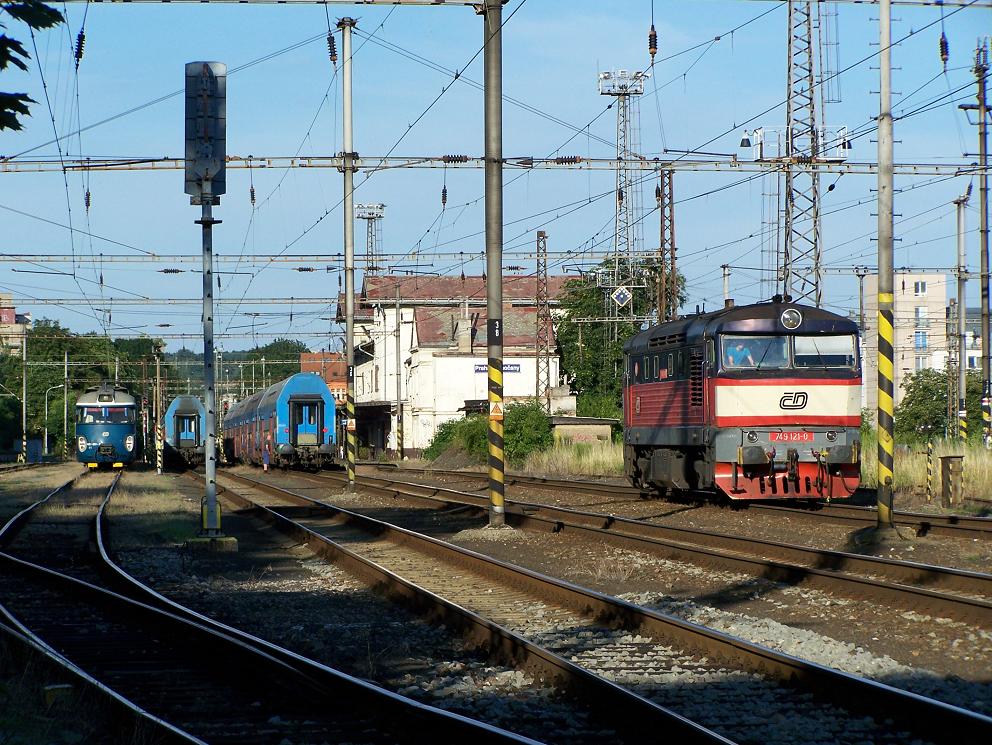 749.121 - p�i obj�d�n� soupravy... - Praha Vyso�any - 16.7.2011.