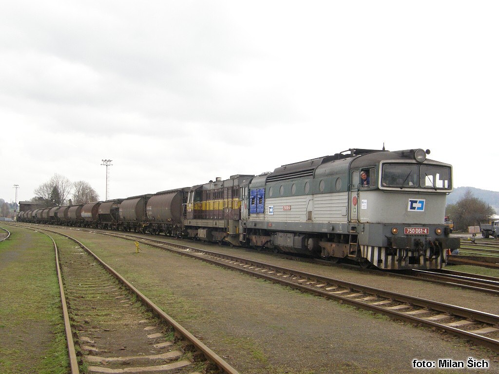 750-061 + 742-170 s Pn.63671 odj�d� z Turnova 8.4.2008