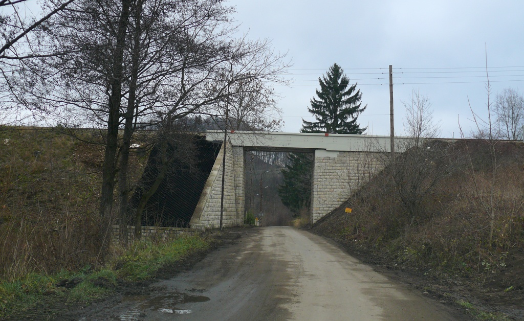 Lewin Klodzki : most ped zastvkou