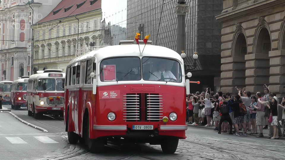 2015 06 07 - 90 let provozu autobus� v Praze - Autobusov� pr�vod Prahou