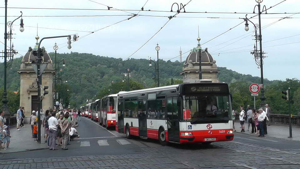 2015 06 07 - 90 let provozu autobus� v Praze - Autobusov� pr�vod Prahou
