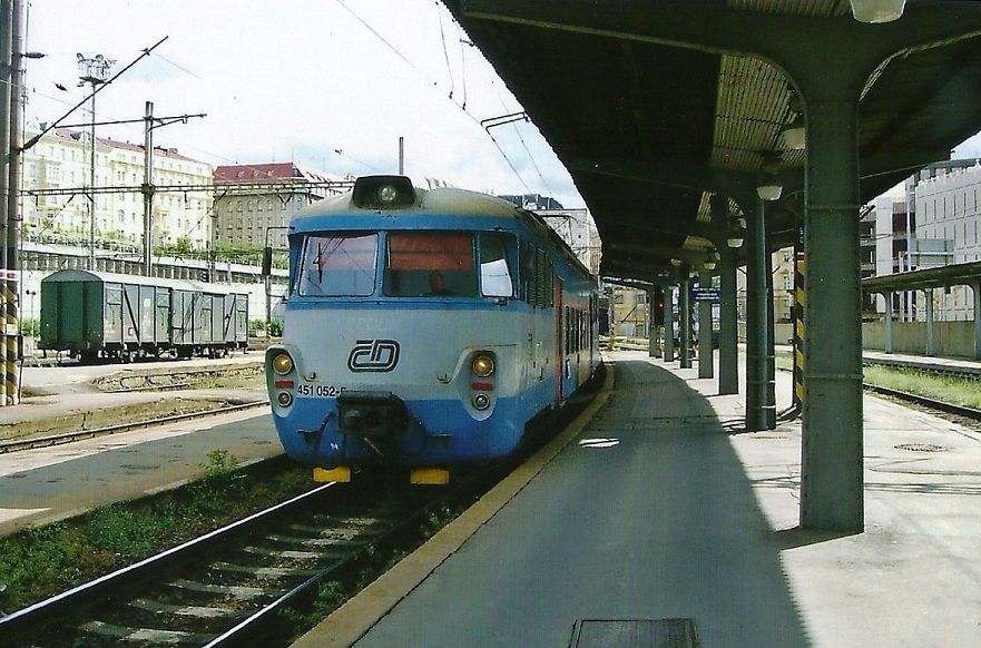 451.052  Pha hl.n. 2004  (je�t� s upravou d�lkov�ch sv�tel na m�sto sv�tel