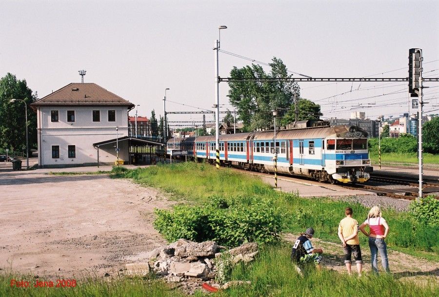 A� se to nezd�, na fotce nen� jedna sle�ka, ale t�i...