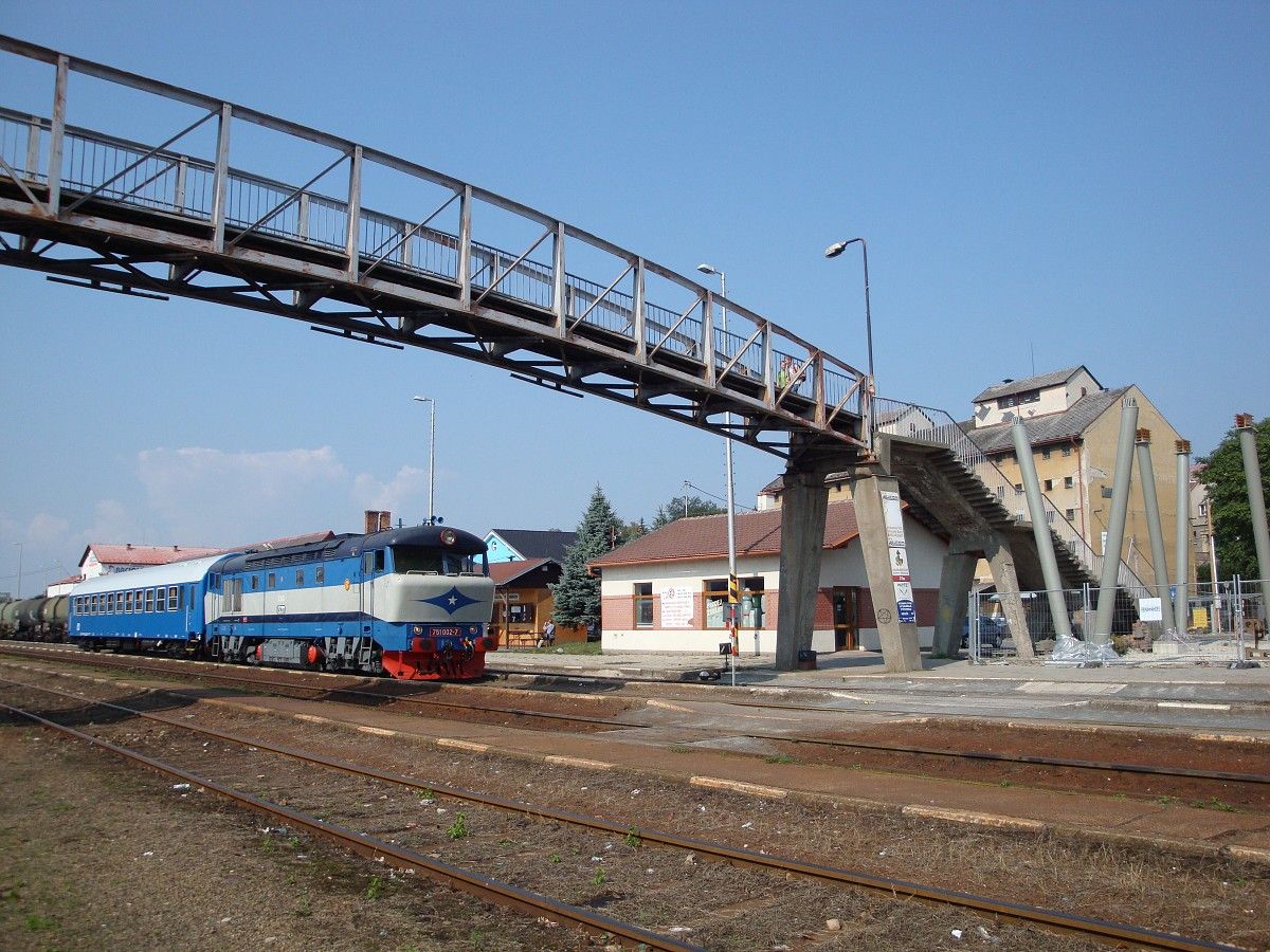 modr� expres + star� l�vka a z�klady nov� v �st. Uh. Brod