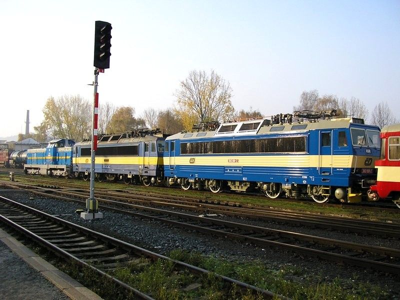 Krnov T466.0007 se dv�ma "esama" 363.017 + 363.108