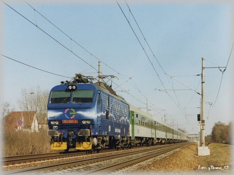 151.001 s Detvanem p�ed pardubick�m hlavn�m n�dra��m n�kdy v roce 2005